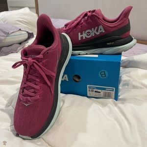 Womens Hoka One Mach 4 size 8.5 fuchsia